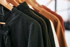 Jak prać i dbać o odzież firmową? Kompletny poradnik