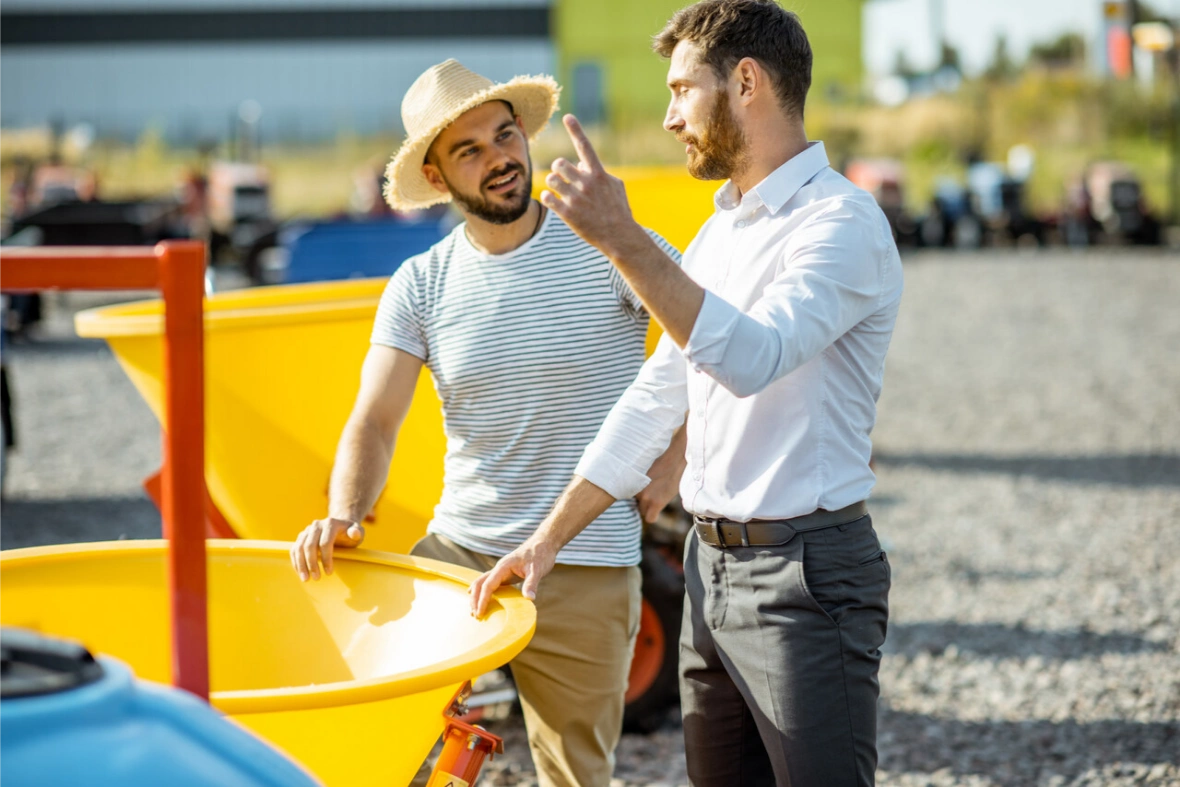 Jaką odzież firmową wybrać na lato?